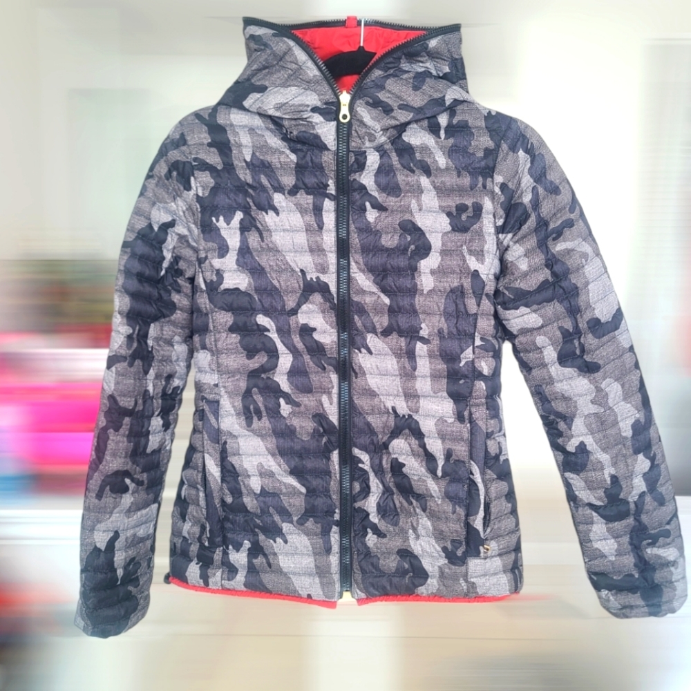 Duvetica Lightweight Windbreak Double-sided Jacket Women's Size 42 in Camo / Red